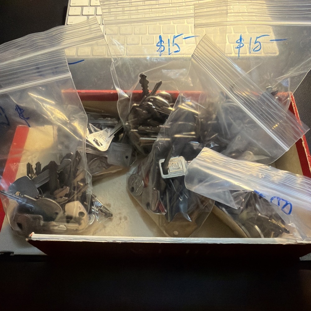 Lot Of Car Keys. Flips, Remote Keys & Old Non Button Keys 4.5lbs Multiple Brand